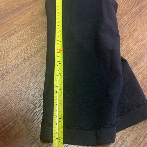 Lululemon Reversible Crop - Picture 4 of 13